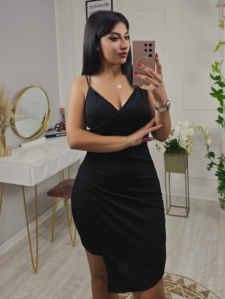 Abito a costine con coppe scollo a V Aderente Elasticizzato - Nero - Level Stores