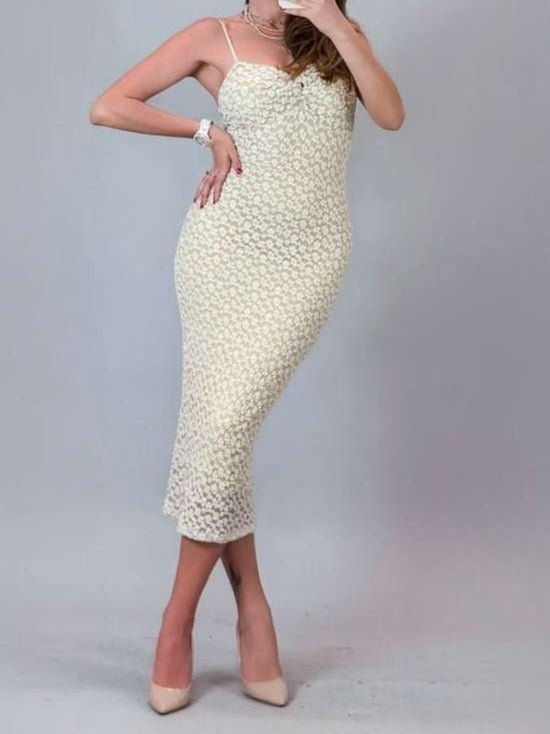 Abito con bretelle con coppe preformate Aderente ed elasticizzato in pizzo con Spacco Beige Level Stores