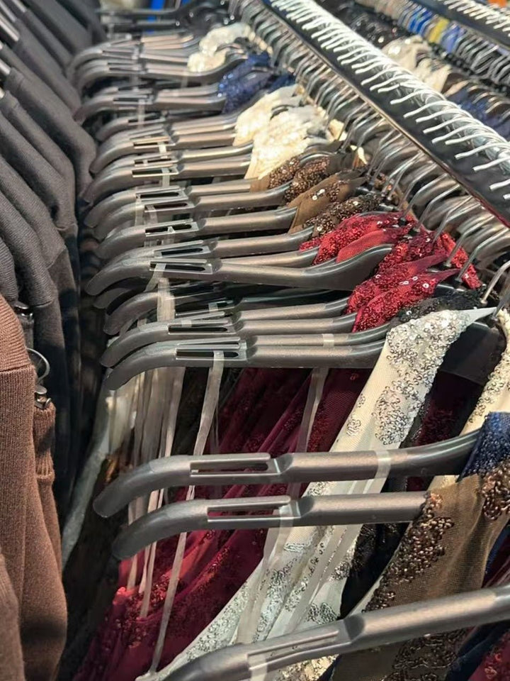 Abito con paillettes con scollo all'americana aderente elasticizzato Marrone Level Stores