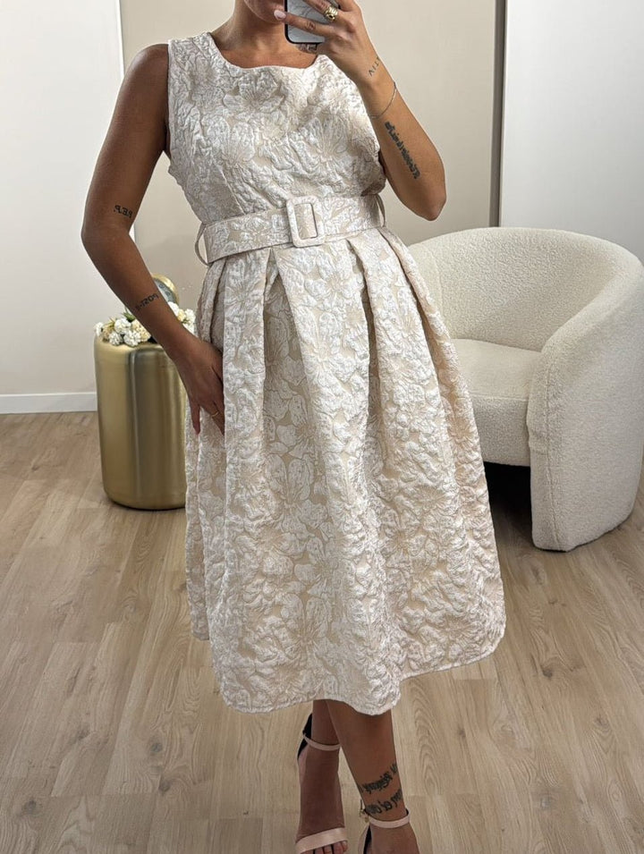 Abito con ricamo con cintura inclusa con gonna morbida Beige Level Stores