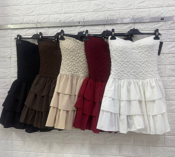 Abito corto a fascia in pizzo con tessuto leggero coppe preformate Scollo a cuore Elastico sul retro Gonna a balze Nero Level Stores