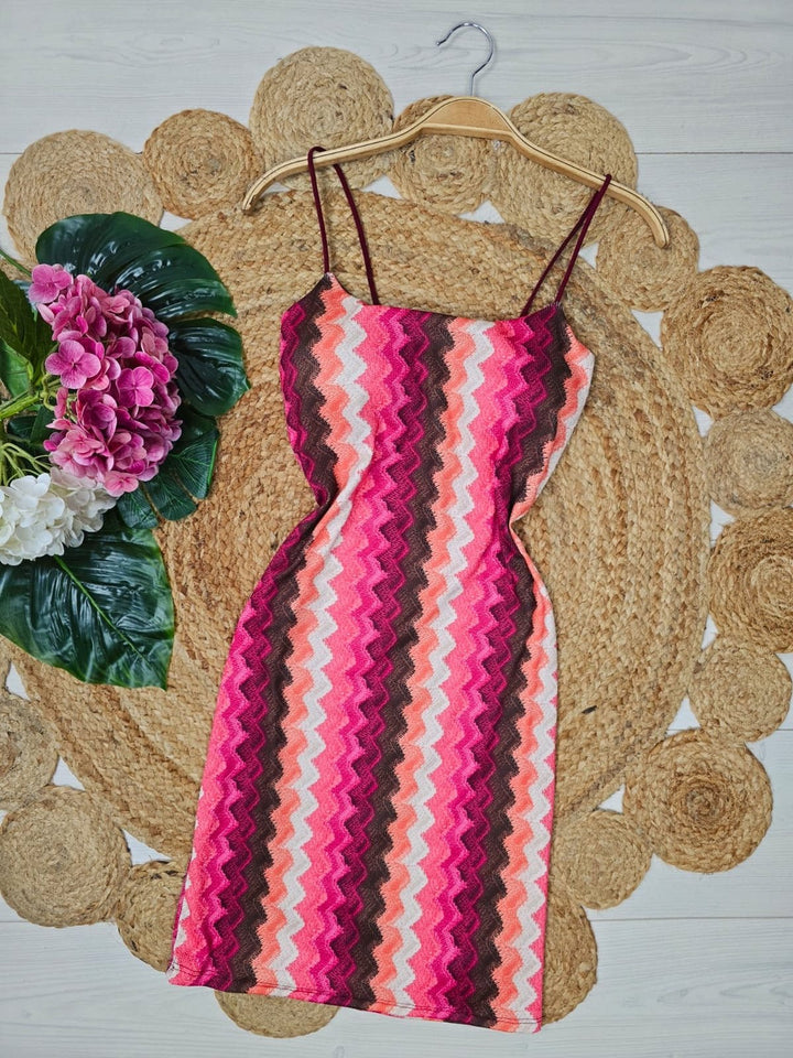 Abito corto con coppe preformate con bretelle a costine con fantasia zig zig multicolore Aderente Elasticizzato - Fucsia - Level Stores