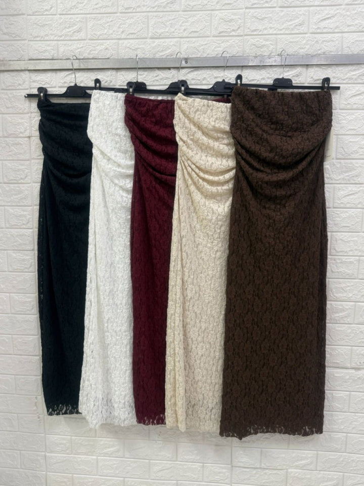 Abito in chiffon con scollo all'americana fantasia floreale plissettato e cintura inclusa Nero Level Stores