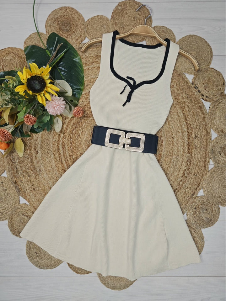 Abito in maglia a costine scollo quadrato smanicato aderente elasticizzato morbido e caldo Beige Level Stores