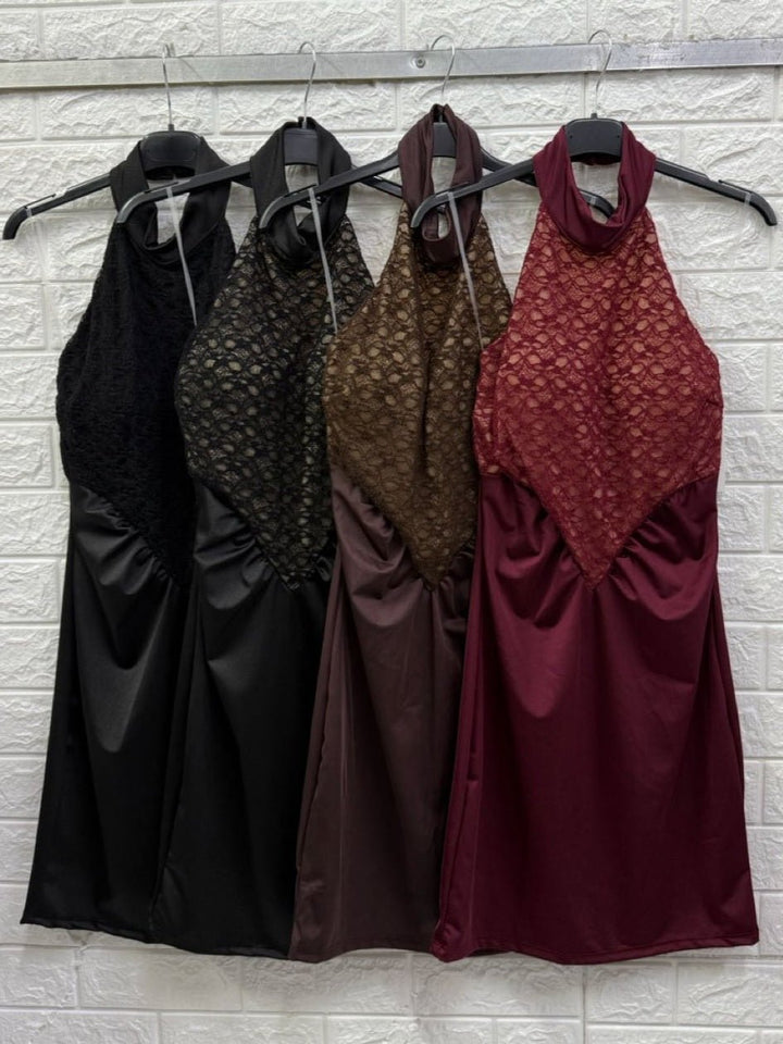 Abito in pizzo con scollo all'americana aderente elasticizzato Nero Level Stores