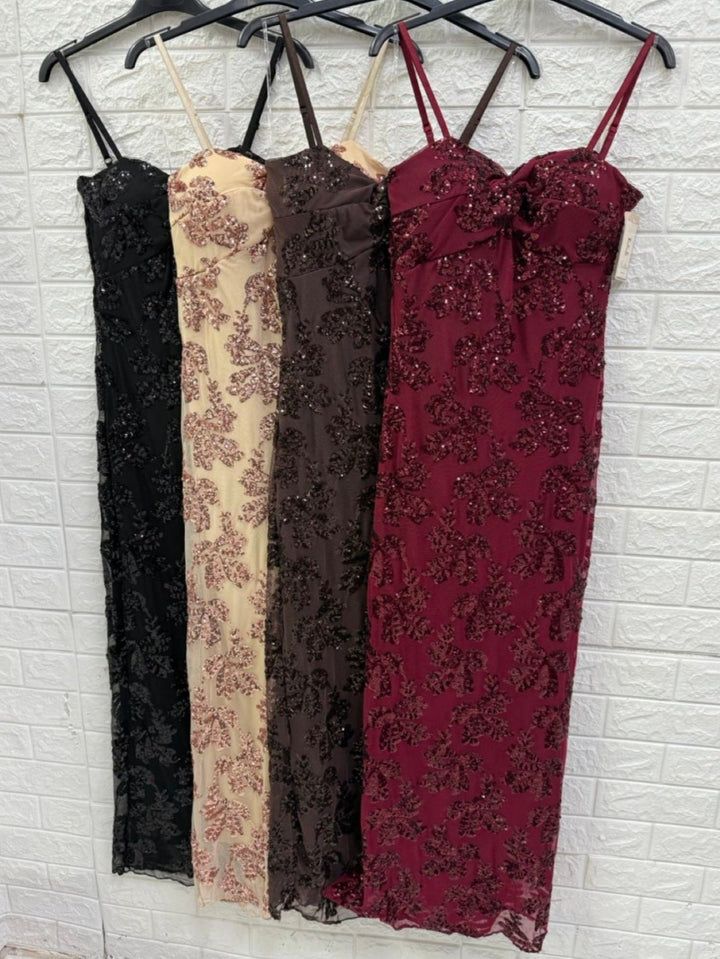 Abito in tulle con scollo a cuore con ricamo con paillettes aderente elasticizzato elegante Nero Level Stores