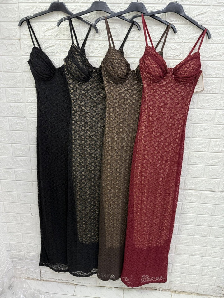 Abito lungo in pizzo con bretelle con coppe preformate aderente elasticizzato elegante Nero Level Stores