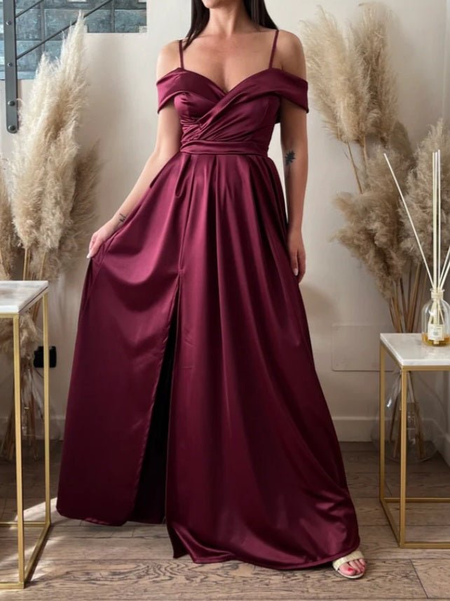 Abito lungo in raso con spalline sottili regolabili scollo a cuore coppe preformate e chiusura con zip Gonna morbida con spacco laterale Bordo Level Stores