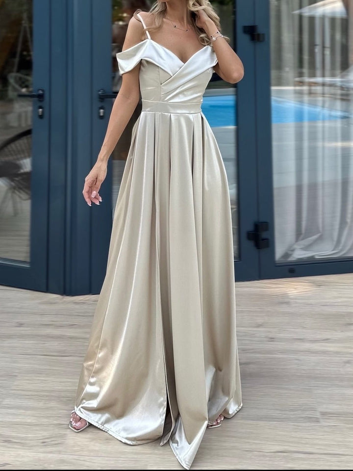 Abito lungo in raso con spalline sottili regolabili scollo a cuore coppe preformate e chiusura con zip Gonna morbida con spacco laterale Champagna Level Stores