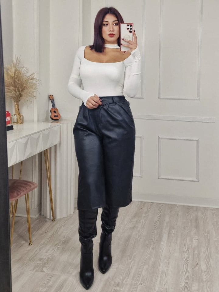 Bermuda in ecopelle con elastico in vita Nero Level Stores