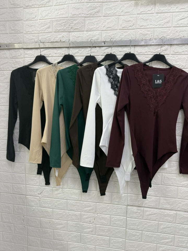 Body in lycra con manica lunga scollo a v in pizzo elasticizzato Nero Level Stores