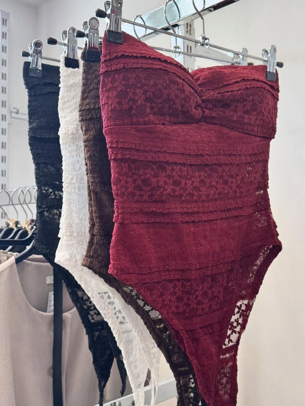 Body in pizzo scollo a cuore aderente elasticizzato Nero Level Stores