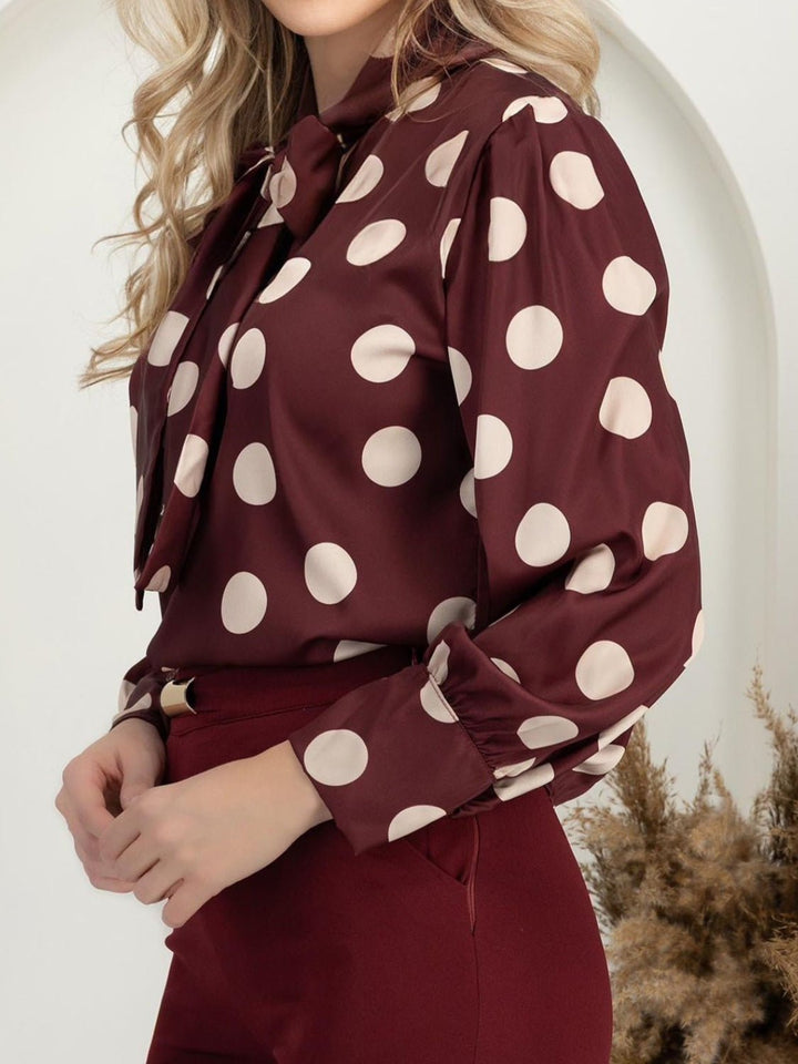 Camicia con una fantasia pois con bottoni e fioco e maniche lunghe a palloncino Bordo Level Stores