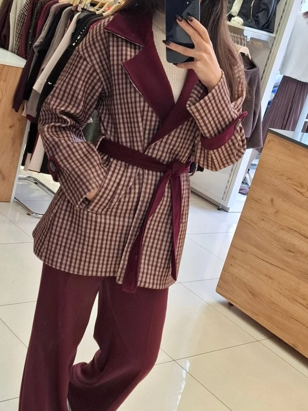 Cappotto in panno a quadri pensato caldo e morbido inclusa la cintura con tasche Bordo Level Stores