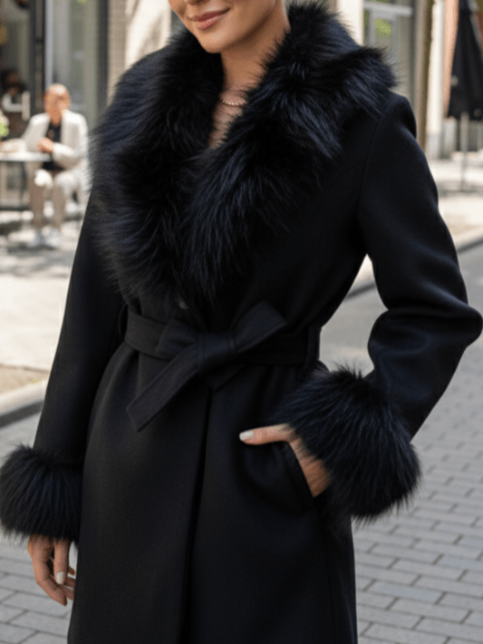 Cappotto in panno con pelliccia caratterizzato da chiusura a e tasche laterali inclusa la cintura caldo e morbido Marrone Level Stores