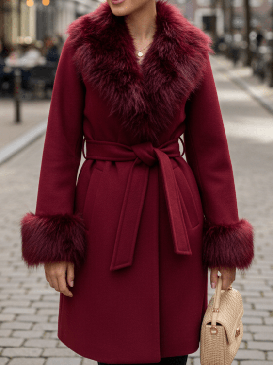 Cappotto in panno con pelliccia caratterizzato da chiusura a e tasche laterali inclusa la cintura caldo e morbido Marrone Level Stores