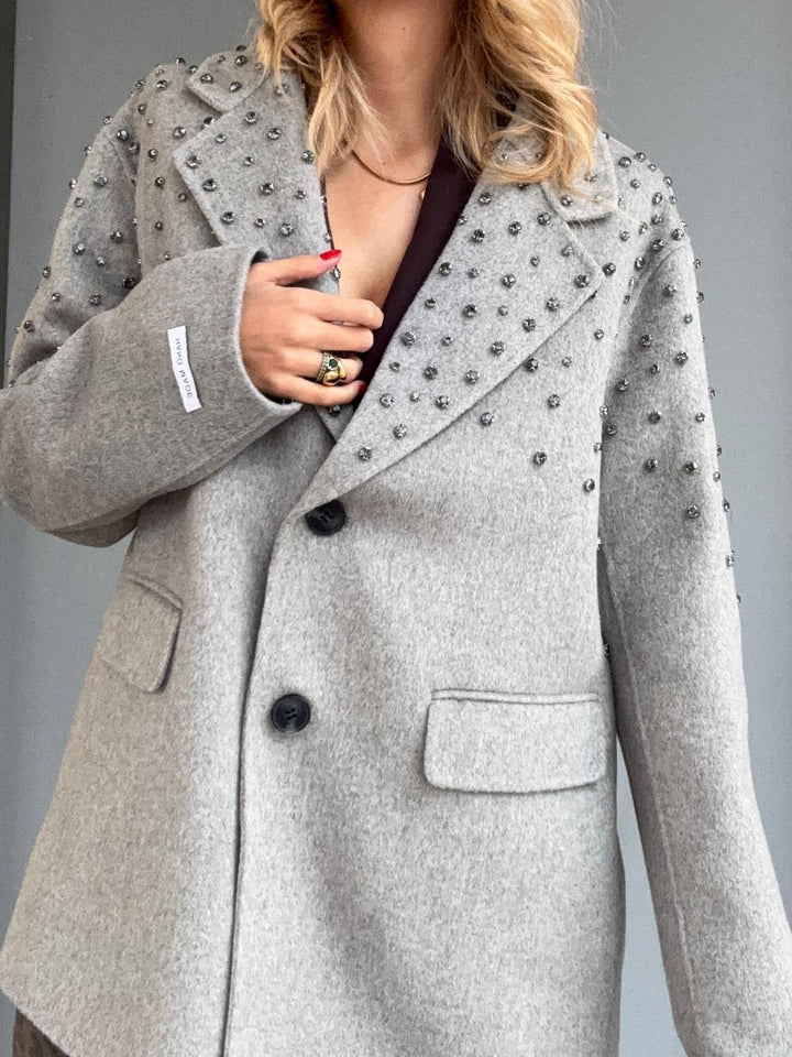 Cappotto in panno con rivetti caratterizzato da chiusura a doppio bottone e tasche laterali Beige Level Stores