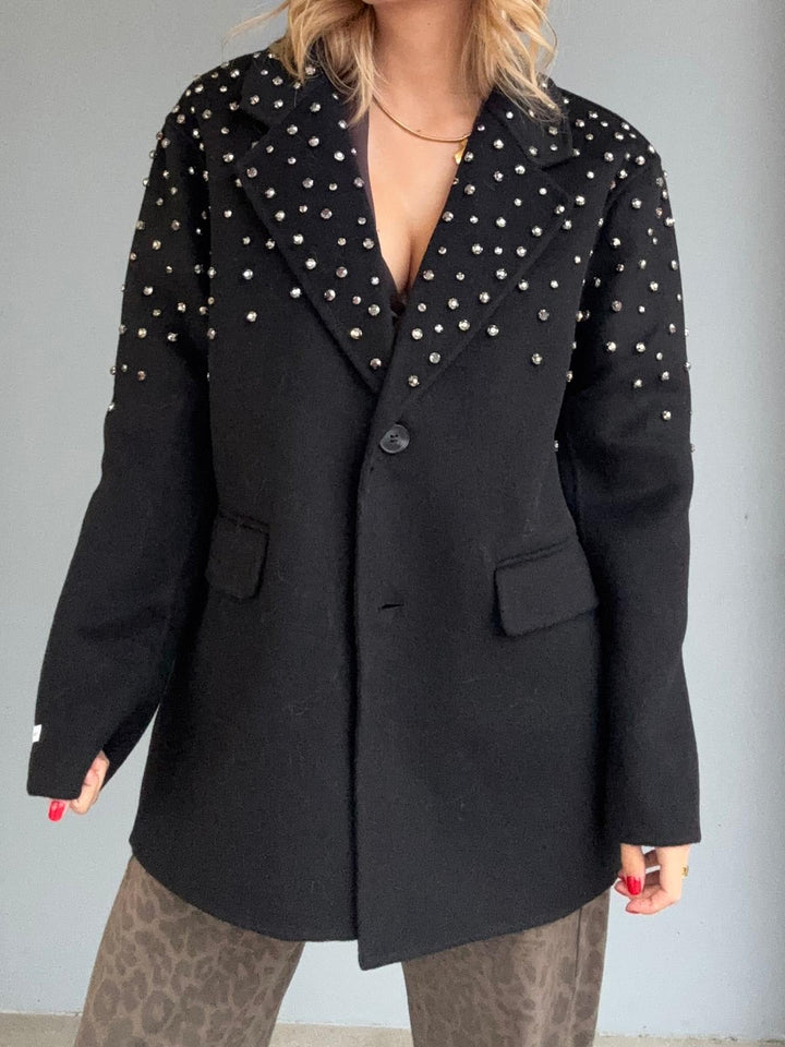 Cappotto in panno con rivetti caratterizzato da chiusura a doppio bottone e tasche laterali Nero Level Stores