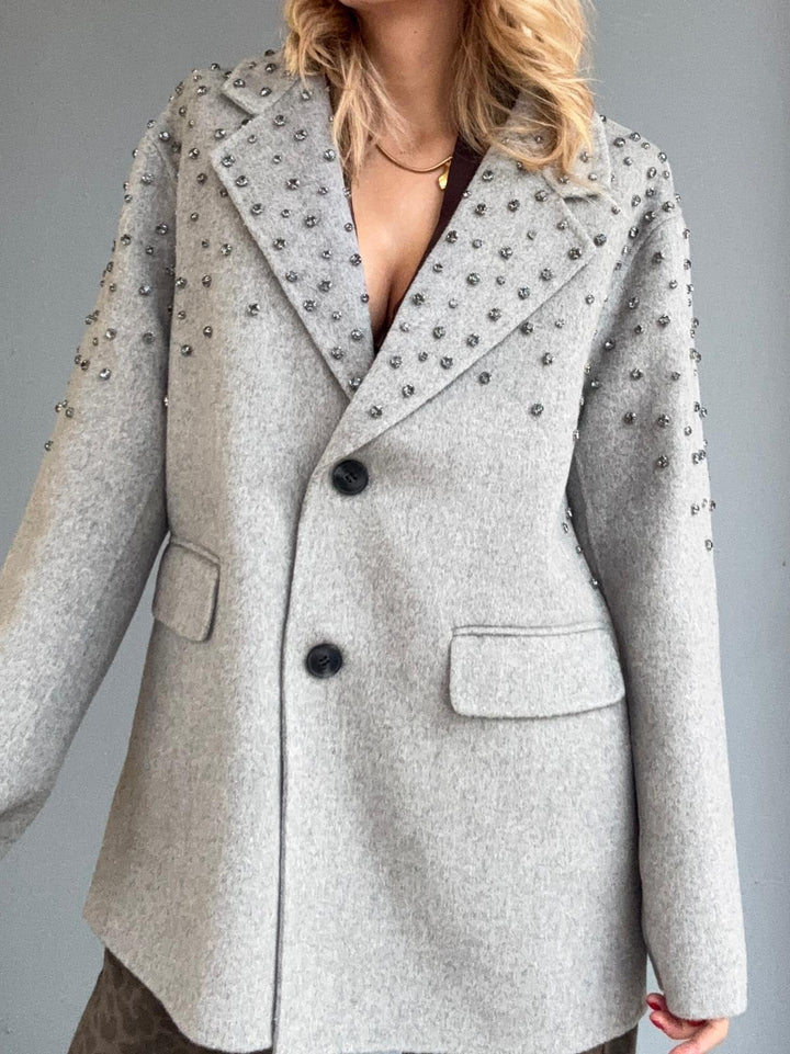 Cappotto in panno con rivetti caratterizzato da chiusura a doppio bottone e tasche laterali Nero Level Stores