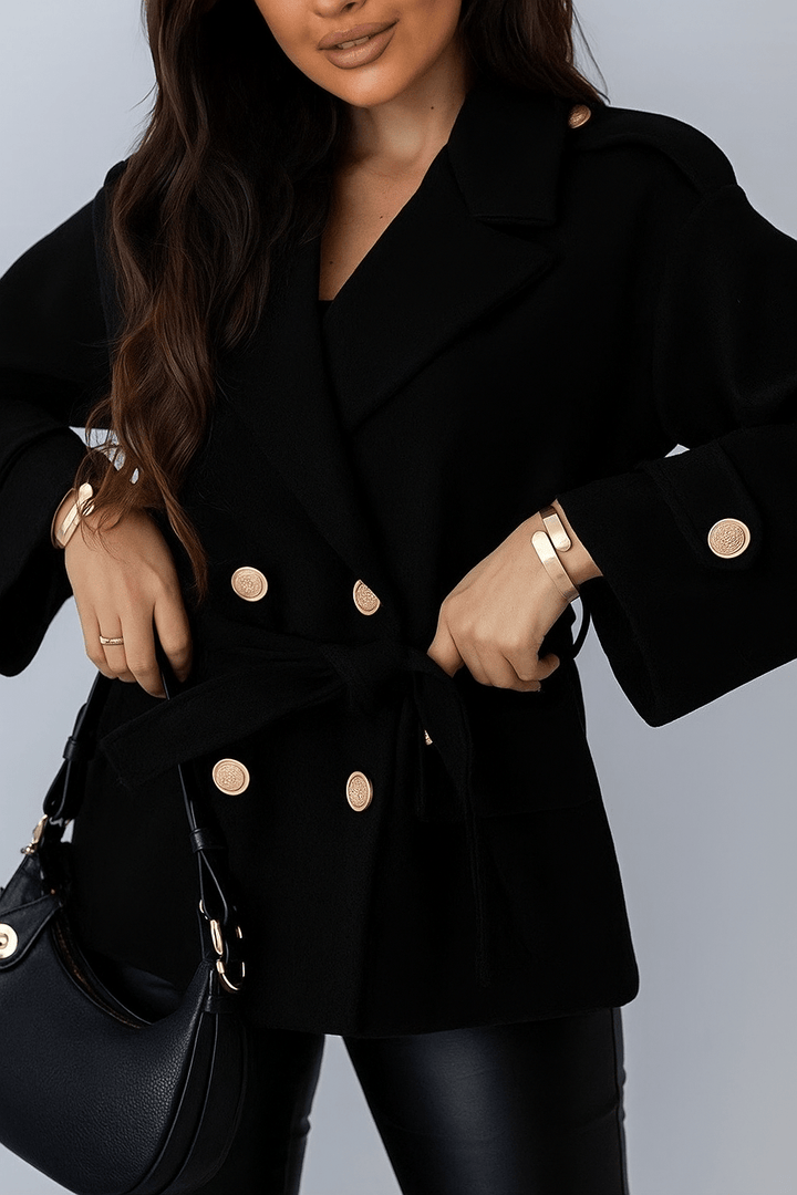 Cappotto in panno inclusa la cintura modello corto caratterizzato da chiusura a doppio bottone Nero Level Stores