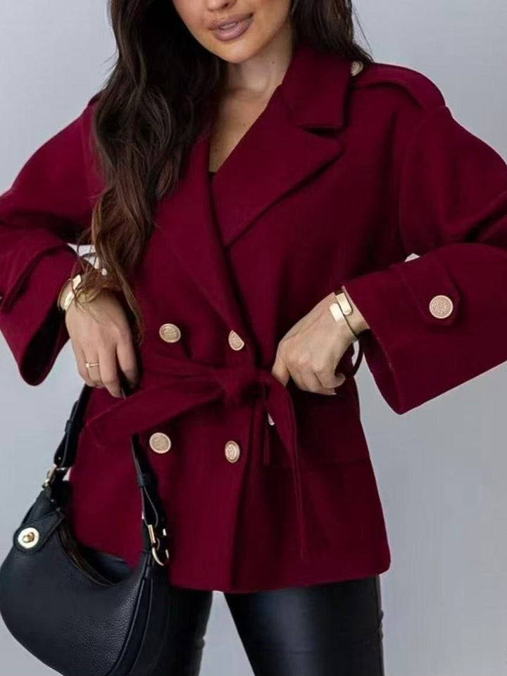 Cappotto in panno inclusa la cintura modello corto caratterizzato da chiusura a doppio bottone Nero Level Stores