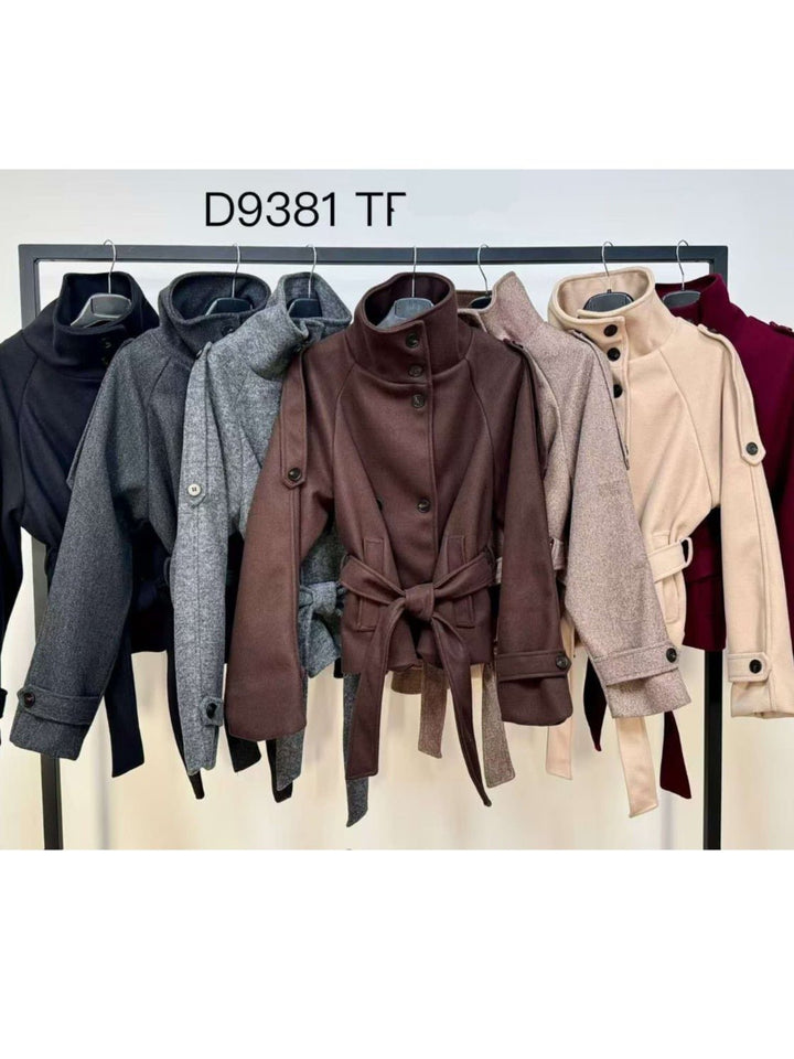 Cappotto modello corto in panno con cintura inclusa, dotato di chiusura a doppio bottone Nero Level Stores