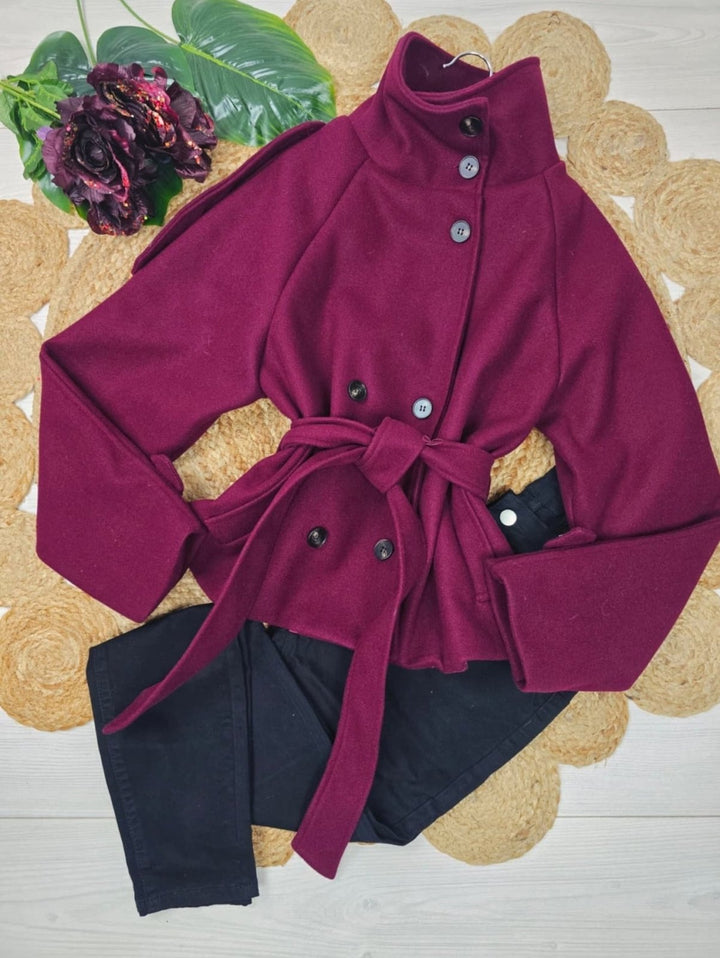 Cappotto modello corto in panno con cintura inclusa, dotato di chiusura a doppio bottone Bordo Level Stores