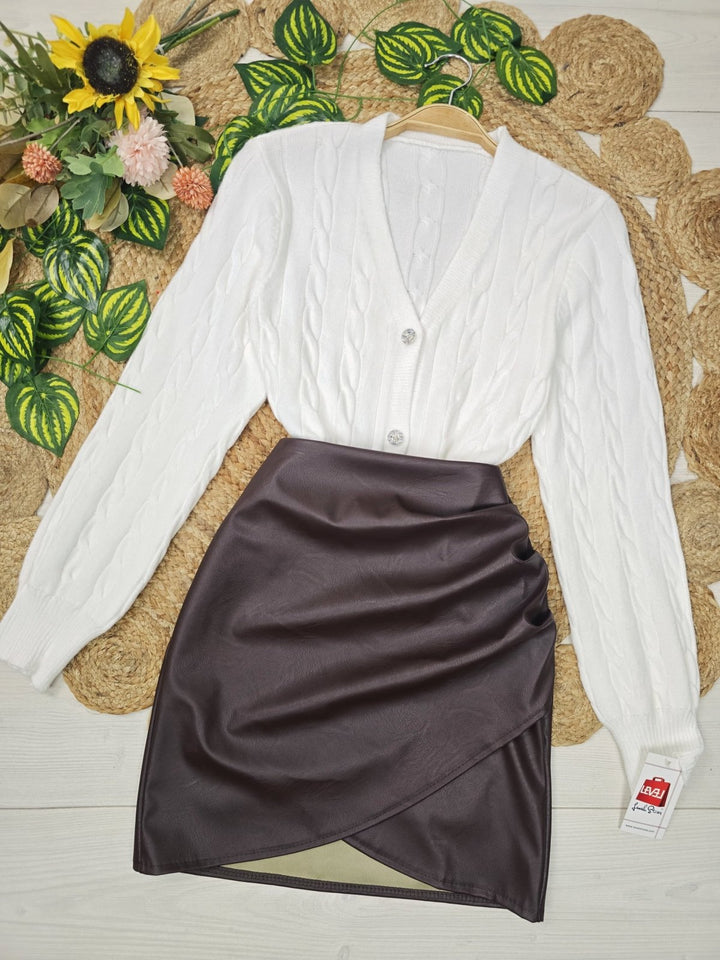 Cardigan in maglia con scollo a v bottoni decorati con strass e maniche lunghe a palloncino Nero Level Stores