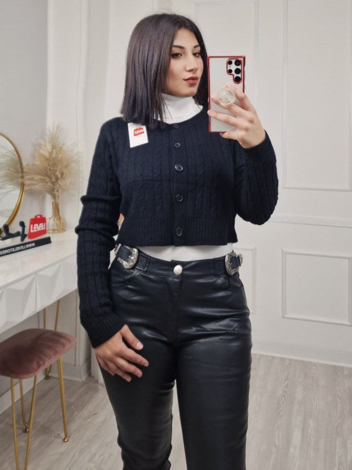 Cardigan in maglia modello corto motivo a intreccio con bottoni morbido Nero Level Stores
