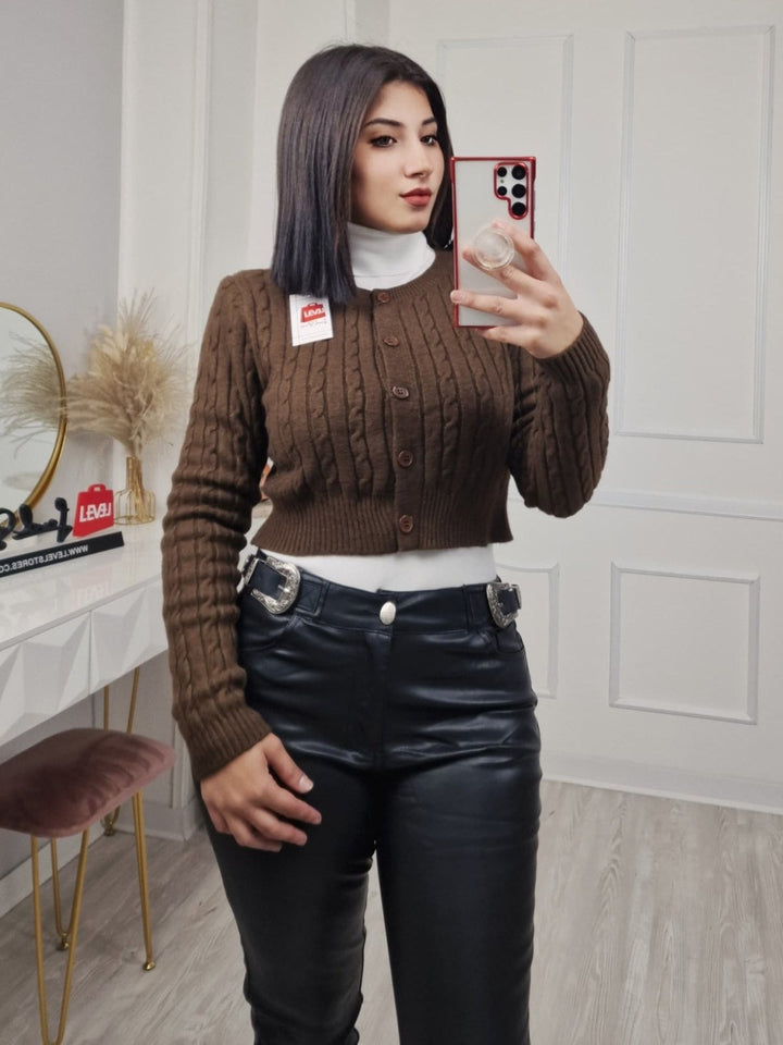 Cardigan in maglia modello corto motivo a intreccio con bottoni morbido Nero Level Stores