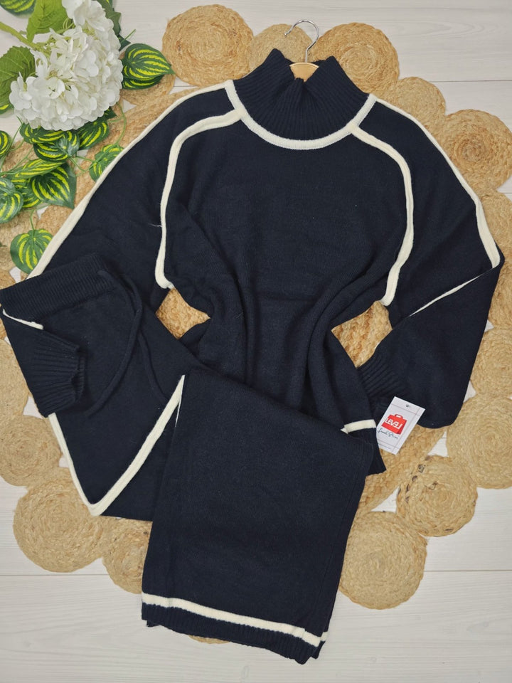 Completo composto da maglia collo alto in lana abbinato a pantaloni palazzo con vita elastica, morbido e caldo Beige Level Stores