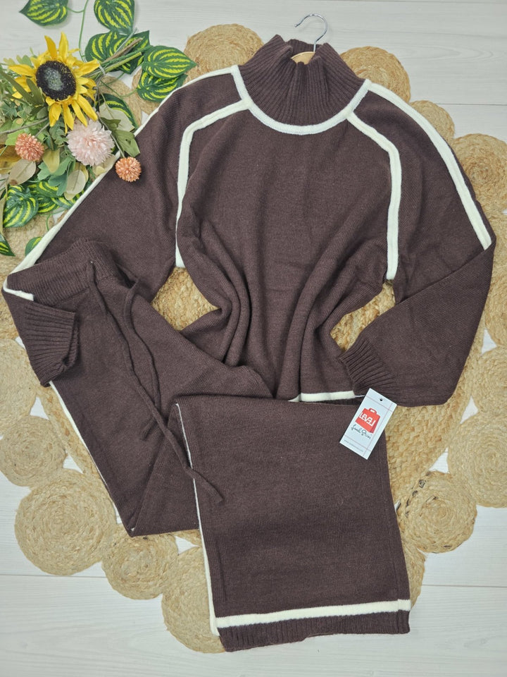 Completo composto da maglia collo alto in lana abbinato a pantaloni palazzo con vita elastica, morbido e caldo Beige Level Stores