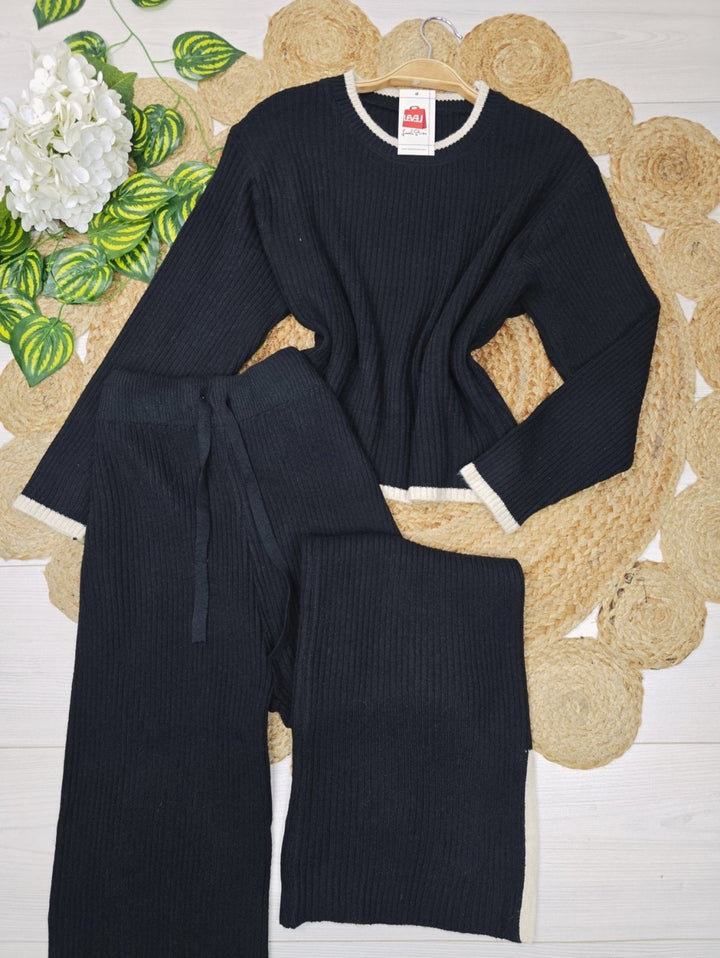 Completo composto da maglia in lana abbinato a pantaloni palazzo con vita elastica, morbido e caldo Blu scuro Level Stores