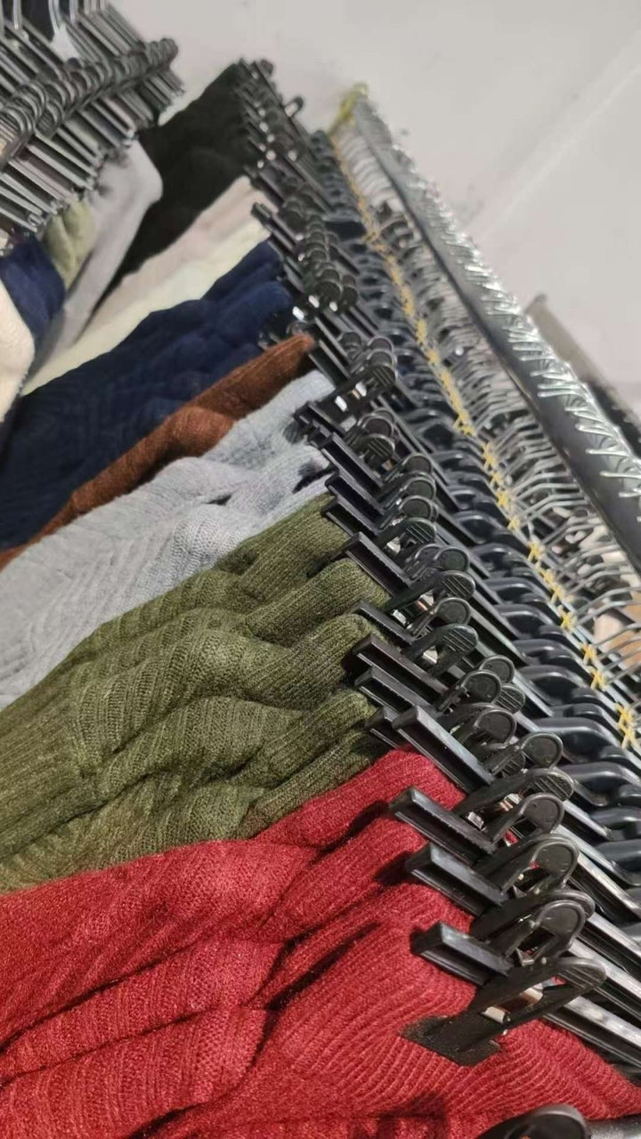 Completo composto da maglia in lana abbinato a pantaloni palazzo con vita elastica, morbido e caldo Grigio Level Stores