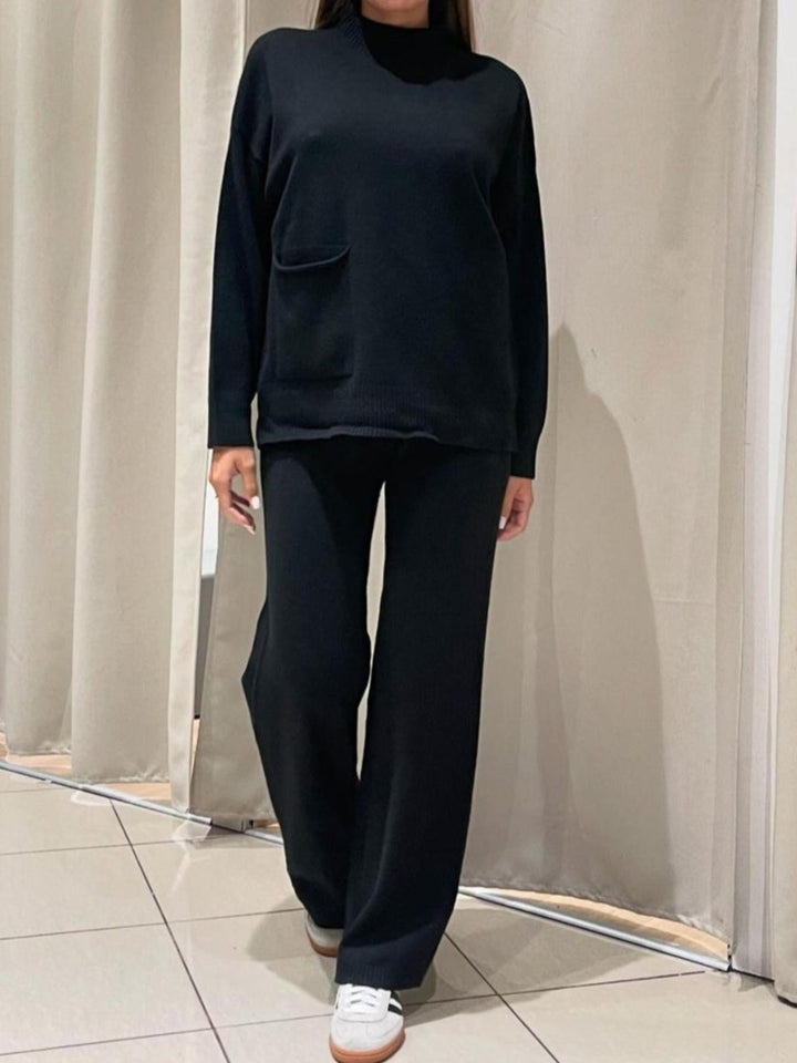 Completo composto da maglia in lana collo alto abbinato a pantaloni palazzo con vita elastica Nero Level Stores