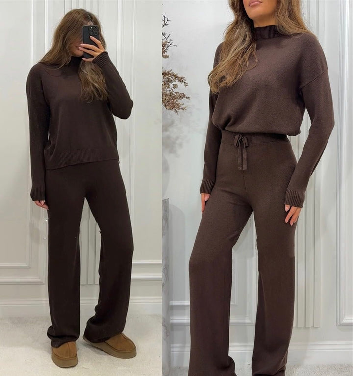 Completo composto da maglia in lana collo alto abbinato a pantaloni palazzo con vita elastica, morbido e caldo Marrone Level Stores