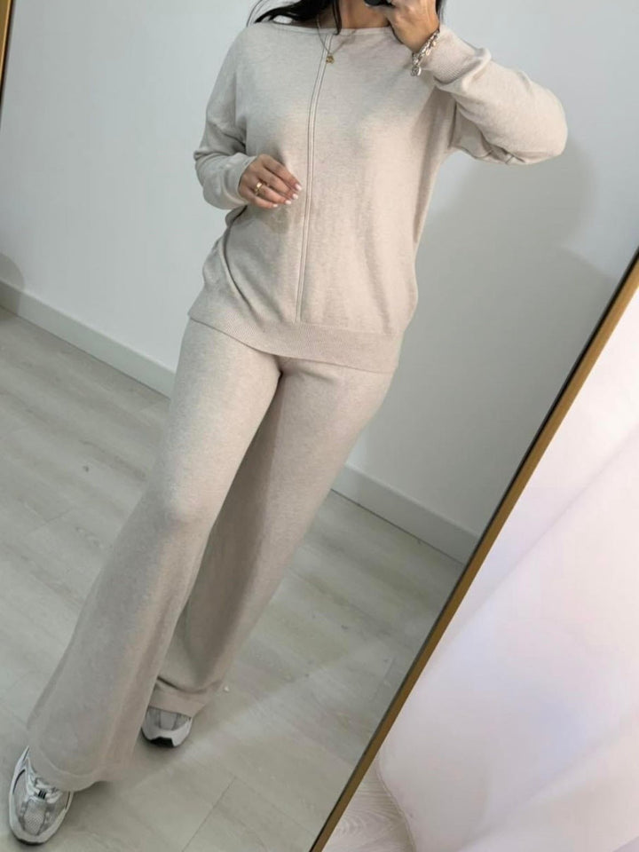 Completo composto da maglia in lana&nbsp; abbinato a pantaloni palazzo con vita elastica, morbido e caldo Beige Level Stores