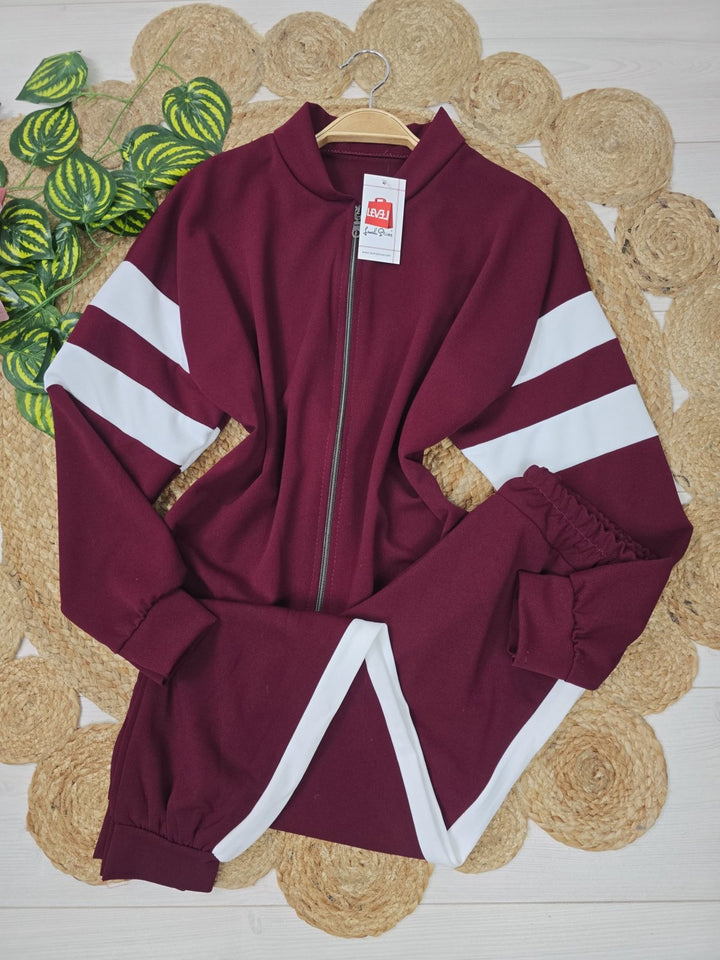 Completo composto da tuta in felpa con zip e pantaloni elastico in vita Nero Level Stores