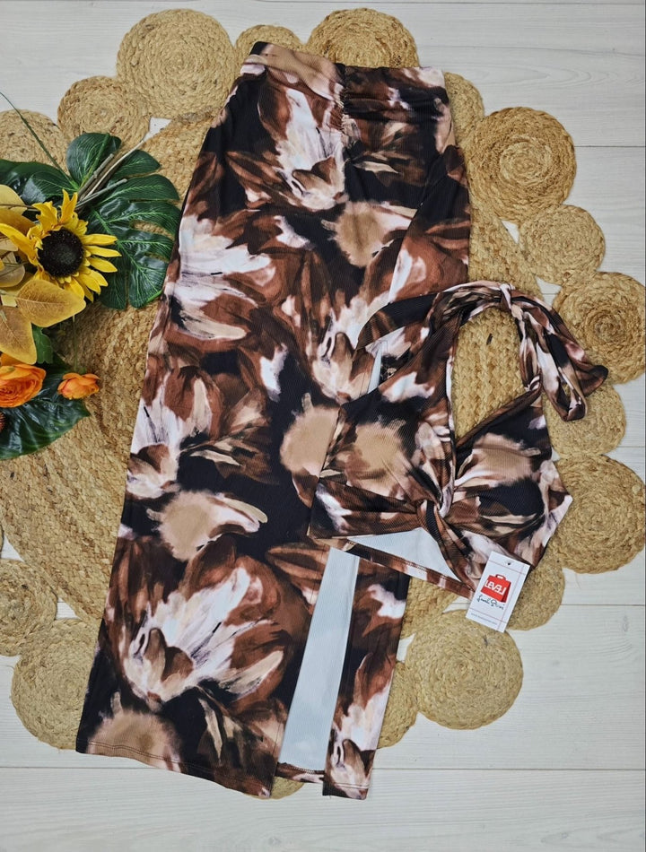 Completo con fantasia multicolore top con scollo all'americana con coppe preformate e gonna aderente Spacco elasticizzato - Nero/Marrone - Level Stores