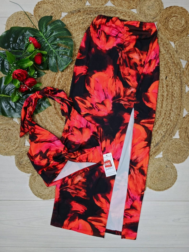 Completo con fantasia multicolore top con scollo all'americana con coppe preformate e gonna aderente Spacco elasticizzato - Nero/Rosso - Level Stores