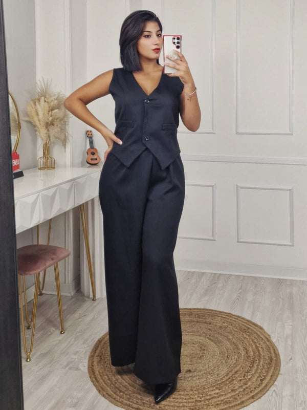Completo Gilet smanicato con bottoni e pantalone palazzo con elastica in vita Nero Level Stores