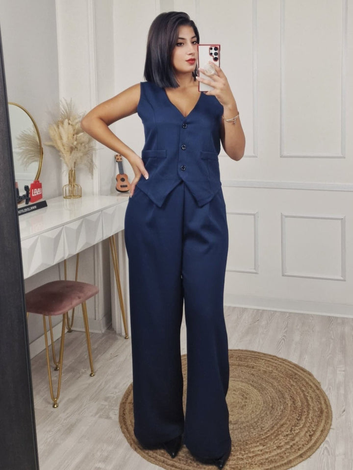 Completo Gilet smanicato con bottoni e pantalone palazzo con elastica in vita Blu scuro Level Stores