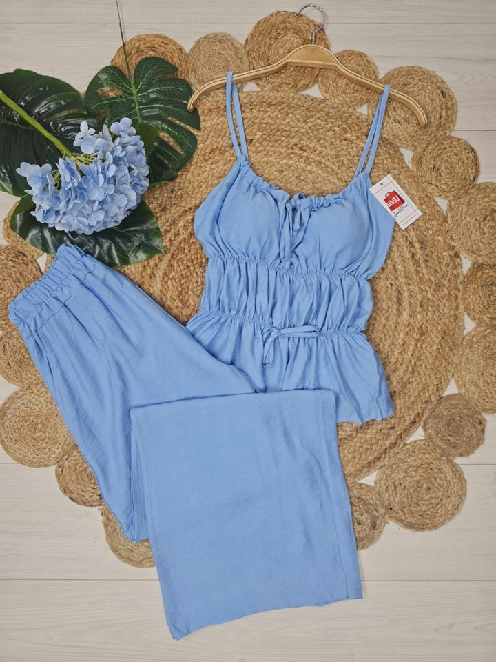 Completo in chiffon top con bretelle coppe preformate&nbsp; con volant con fascia arricciata elasticizzato e pantalone palazzo - Celeste - Level Stores