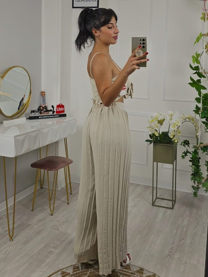 Completo in chiffon top con coppe preformate con spalle regolabile e pantalone palazzo plissettato elasticizzato - Beige - Level Stores