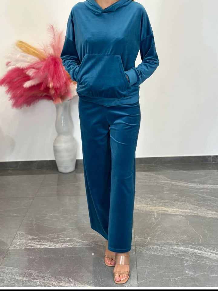 Completo in ciniglia tuta composto da felpa con cappuccio e tasca e pantaloni palazzo elastico in vita Blu Level Stores