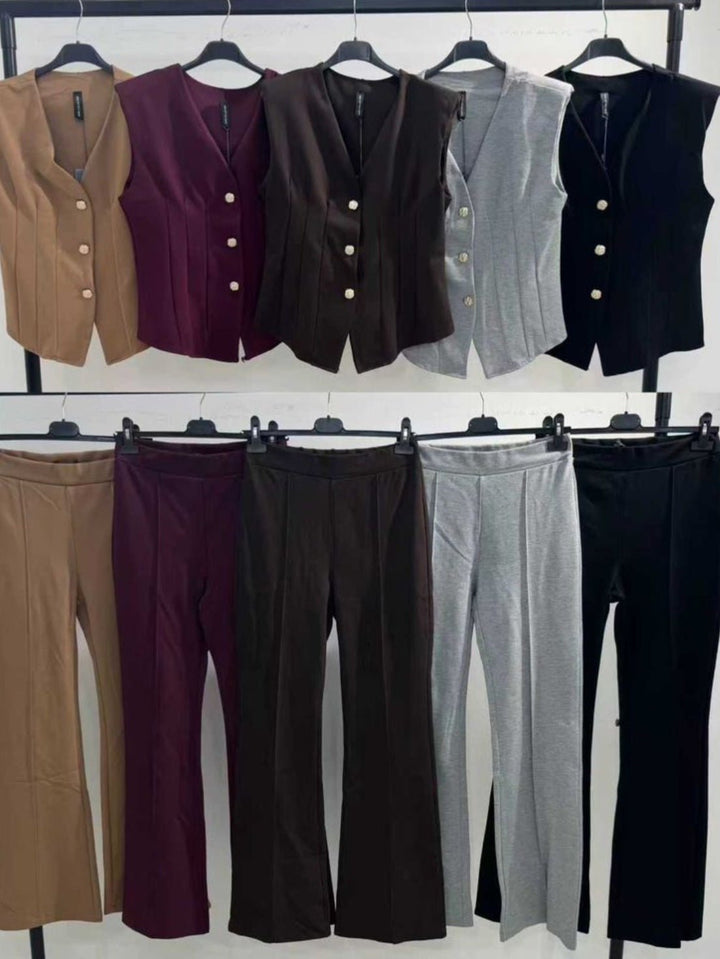 Completo in due pezzi gilet con bottone aderente pantalone a zampa con elastica in vita elasticizzato Nero Level Stores