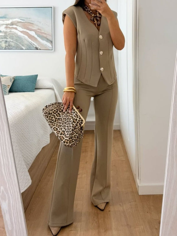 Completo in due pezzi gilet con bottone aderente pantalone a zampa con elastica in vita elasticizzato Camel Level Stores