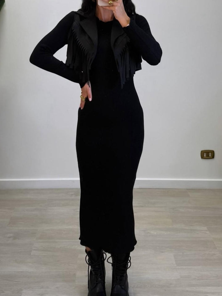 Completo in due pezzi gilet in dainetto con frange manica lunga con abito a costine manica lungo aderente elasticizzato Nero Level Stores