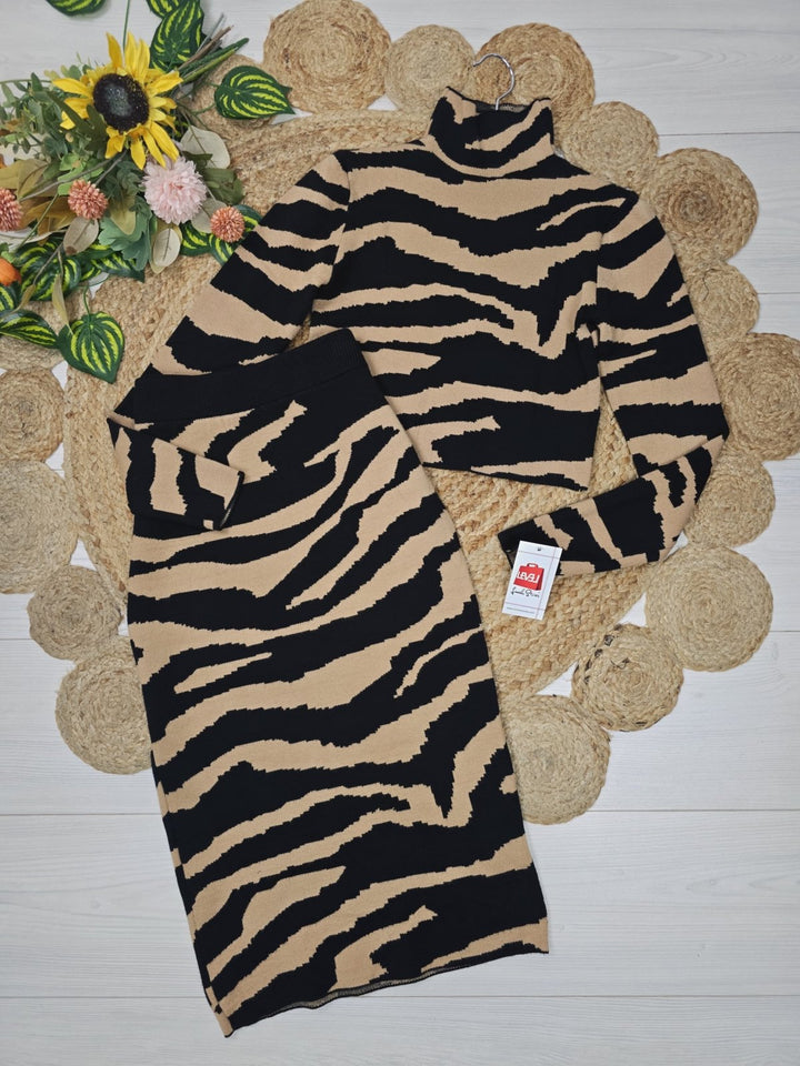 Completo in maglia e gonna in maglia con fantasia zebra Nero/Camel Level Stores