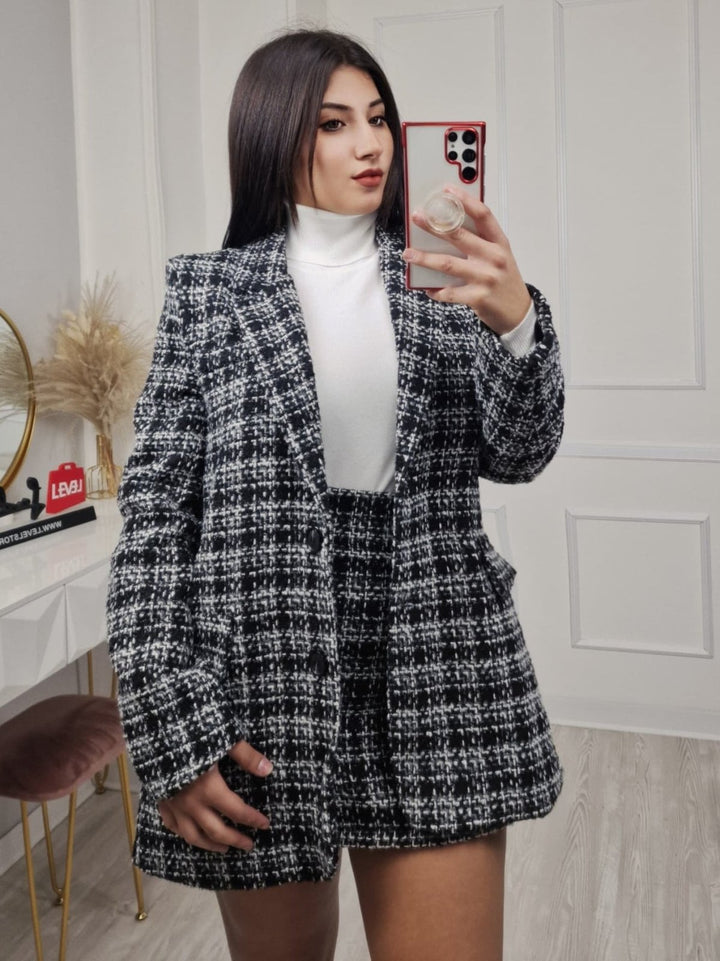 Completo in tweed giacca con bottone e pantagonna con zip Nero Level Stores